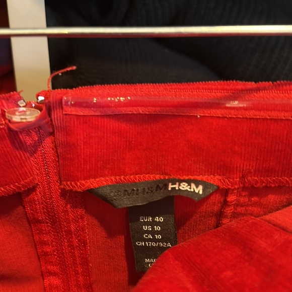 H&M red strapless sweetheart neckline 2 pocket corduroy mini dress size 10 - Picture 2 of 3
